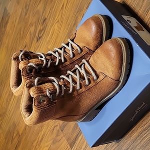 Universal Thread brown boot